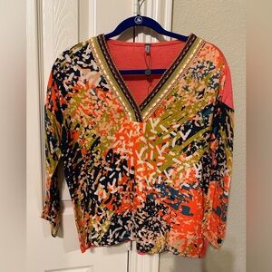 NEOT Blank brand 3/4 sleeve top with embroidered V-Neck collar - size small
